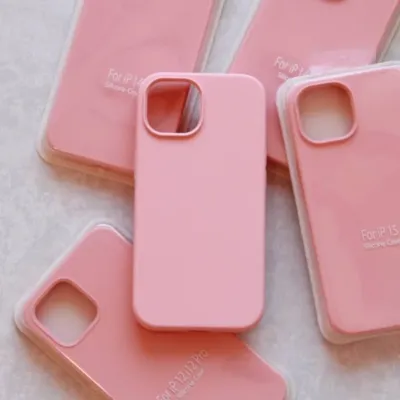 Funda de silicona para iPhone 16 Color Rosa Claro